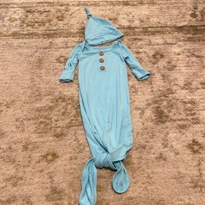 Caden Lane Blue Hat & Gown Set